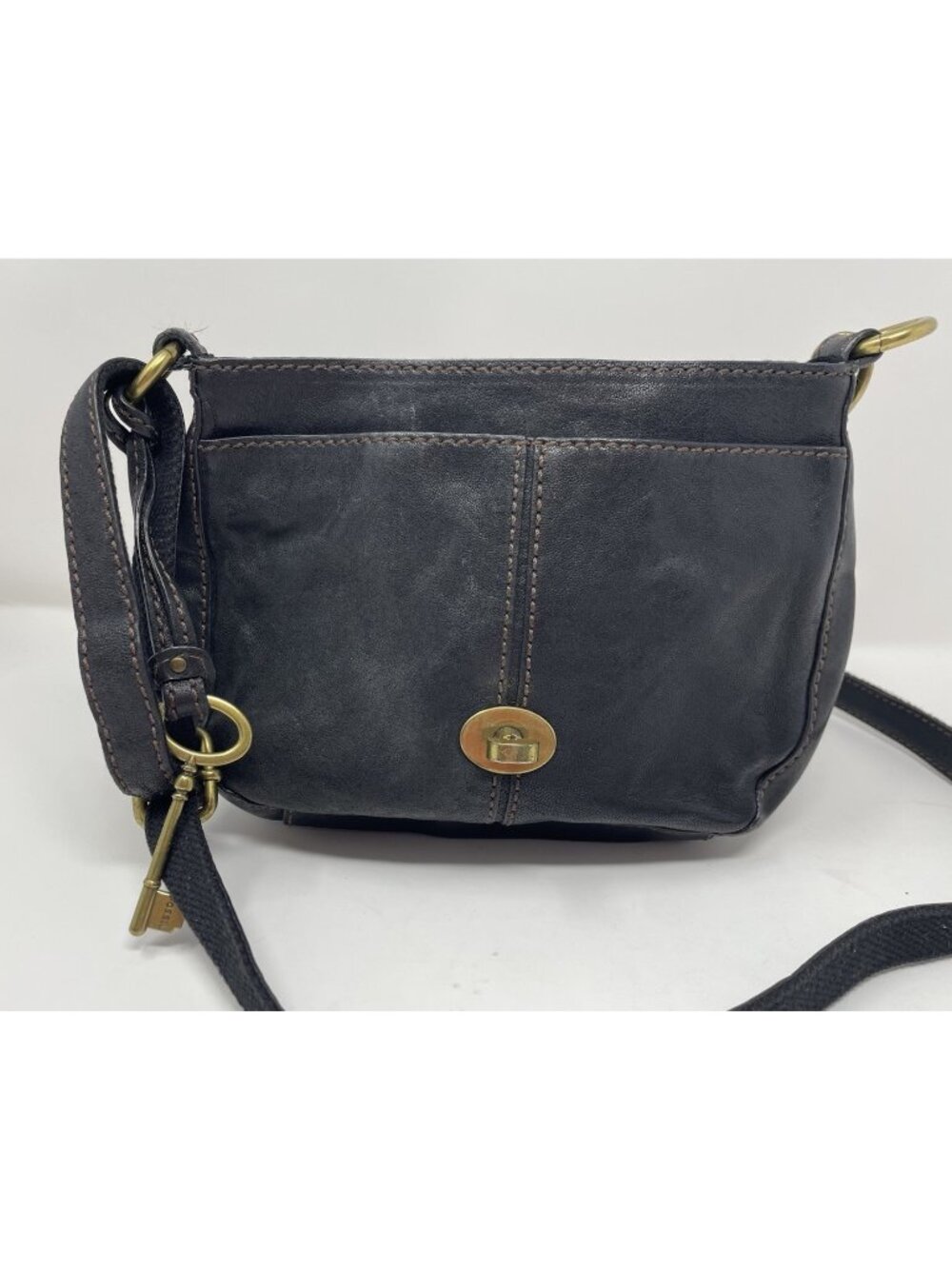 Fossil Black Leather Saddle Bag Crossbody Purse  Bronze Hardware Key Charm